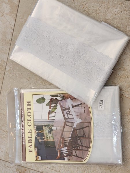 شرشف طاولة شفاف137*183سم