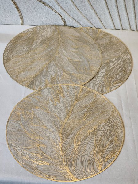 كوستر جلد لون ذهبي عدد3