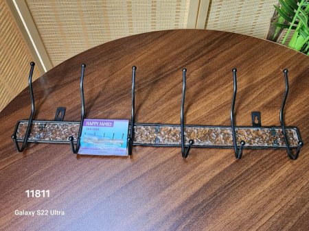 علاقة ملابس حديد حيط