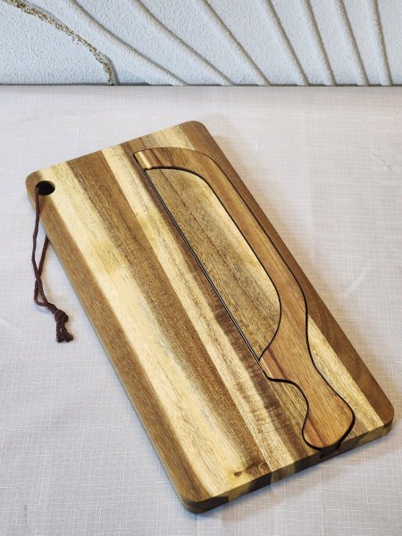 مفرمة خشب مع سكينة خبز