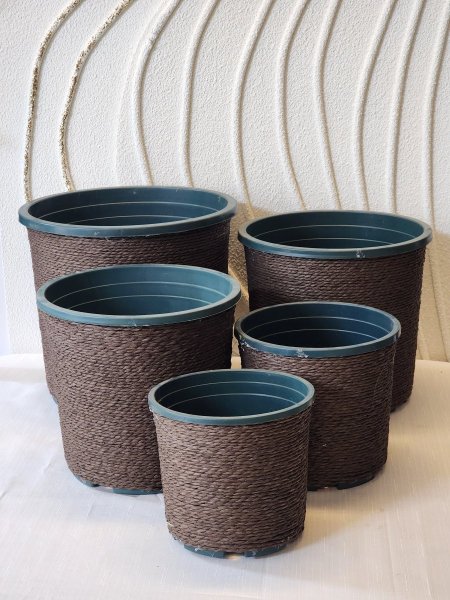 قوار بلاستيك اطار قش من الخارج