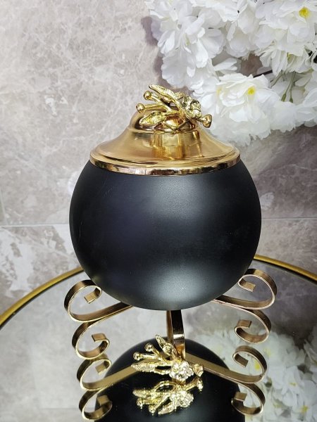 مضيفة زجاج اسود ستاند ذهبي