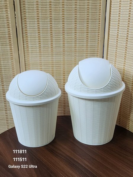 سطل مروحة دانتيل ابيض