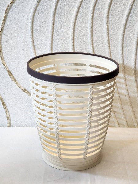 سلة نفايات بلاستيك مشبك