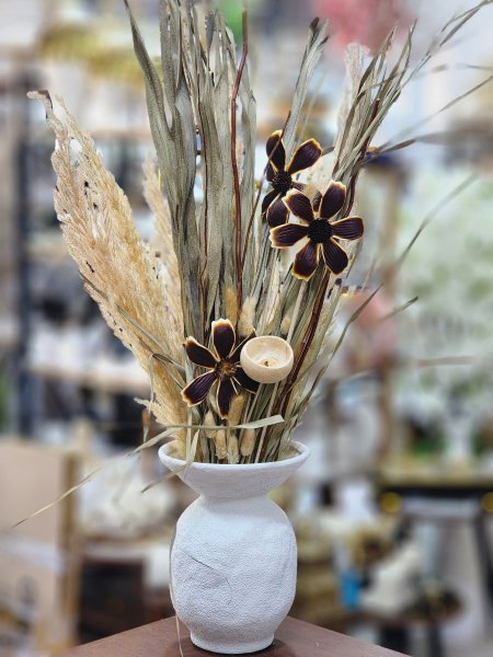 مزهرية جبصين ابيض مع ورد