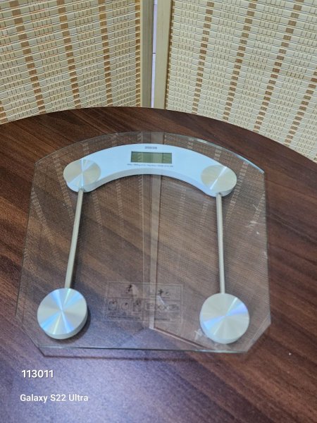 ميزان جسم زجاج شفاف