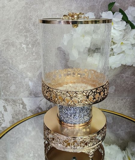 مضيفة كاندي مع رجل خرز