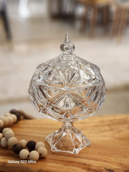 مضيفة كرستال مع غطاء